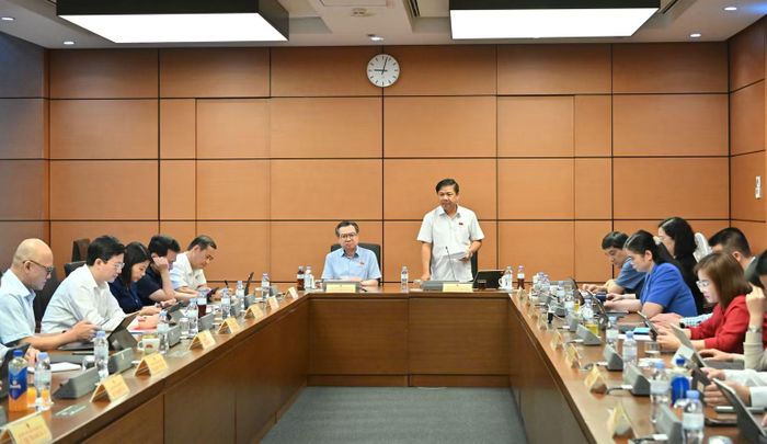 Quang cảnh thảo luận ở Tổ 14.