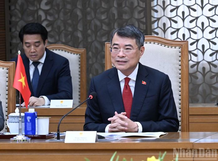  Thủ tướng Lê Minh Hưng﻿ phát biểu tại hội đàm. 