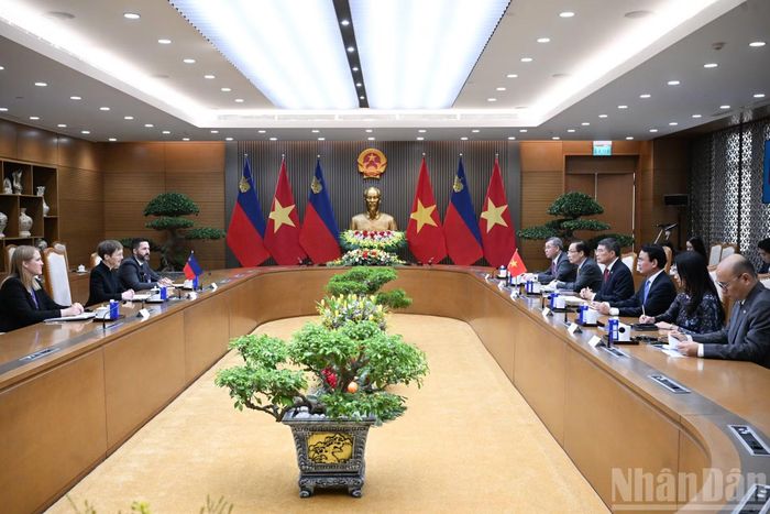Quang cảnh hội đàm tại Trụ sở Chính phủ.