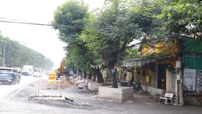 Dự án nâng cấp đường Đặng Thùy Trâm, phường Bình Lợi Trung, có tổng vốn đầu tư hơn 93 tỷ đồng, chiều dài khoảng 1,2km, với cao độ mặt đường nâng cao trung bình 1-1,2m. (Ảnh: VÕ LÊ)