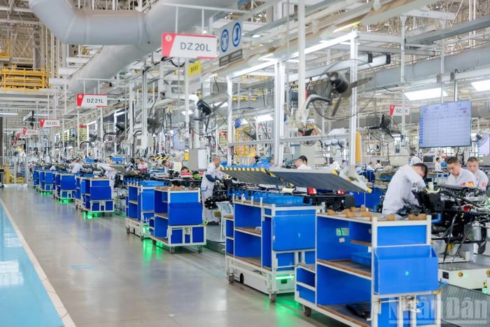 Thông qua việc bố trí thiết bị hợp lý, tối ưu hóa sự kết nối giữa các công đoạn và tăng cường quản lý tại hiện trường, doanh nghiệp có thể nâng cao hiệu quả tổ chức sản xuất, giảm thiểu rủi ro về chất lượng và bảo đảm hoạt động sản xuất xe năng lượng mới ổn định.