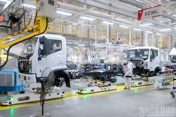 Dây chuyền sản xuất thông minh của nhà máy sản xuất Đông Phong Nano 01.