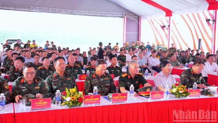 Quang cảnh lễ phát động thi đua cao điểm 75 ngày đêm về đích các công trình trọng điểm đạt mục tiêu giải ngân năm 2026. (Ảnh: HỮU TÙNG)