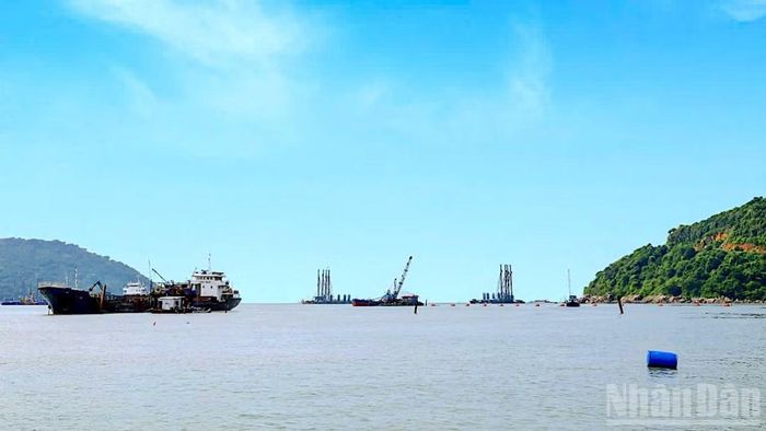 Khu vực triển khai công trình trọng điểm tại đảo Hòn Khoai, tỉnh Cà Mau. (Ảnh: HỮU TÙNG)