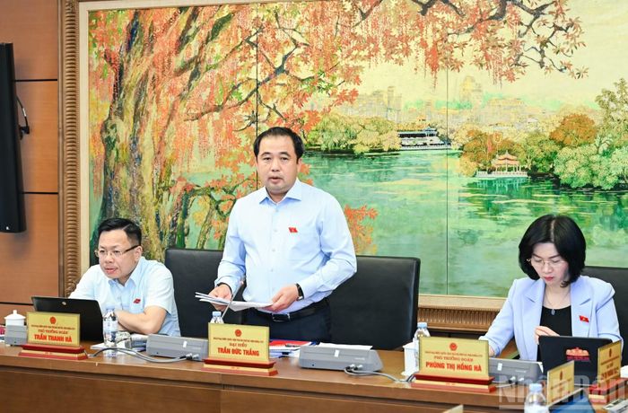 Bí thư Thành ủy Hà Nội Trần Đức Thắng phát biểu thảo luận tại tổ. (Ảnh: DUY LINH)
