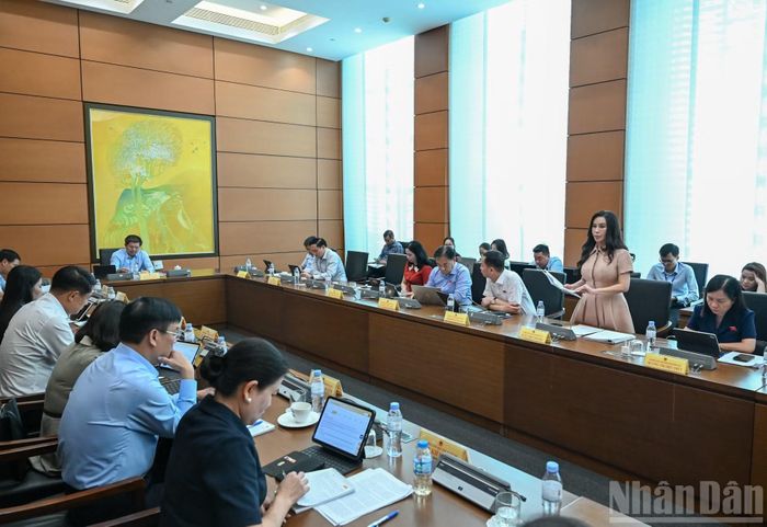 Quang cảnh phiên thảo luận tại Tổ 4 (gồm đoàn đại biểu Quốc hội thành phố Đồng Nai và tỉnh Quảng Trị, Điện Biên). (Ảnh: DUY LINH)