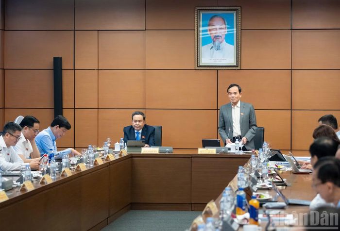 Phiên thảo luận về tình hình phát triển kinh tế-xã hội tại Tổ 2 (Đoàn đại biểu Quốc hội Thành phố Hồ Chí Minh). (Ảnh: DUY LINH)