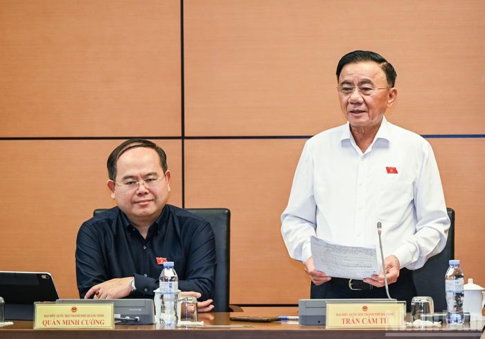 Thường trực Ban Bí thư Trần Cẩm Tú phát biểu thảo luận tại Tổ 5 (gồm đoàn đại biểu Quốc hội thành phố Quảng Ninh, Đà Nẵng và tỉnh Cao Bằng). (Ảnh: DUY LINH)