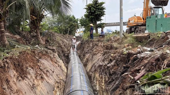 Dự án triển khai hệ thống ống truyền tải. (Ảnh: NGUYỄN SỰ)