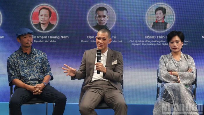 Đạo diễn Việt Tú chia sẻ ý kiến tại hội thảo. (Ảnh: KHÁNH LY)