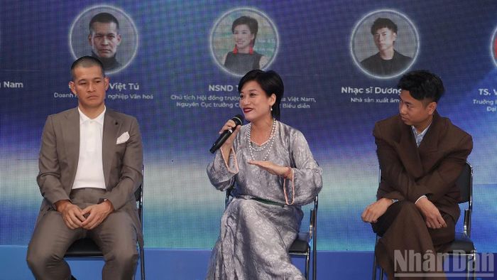 Nghệ sĩ Nhân dân Trần Ly Ly trao đổi tại hội thảo. (Ảnh: KHÁNH LY)