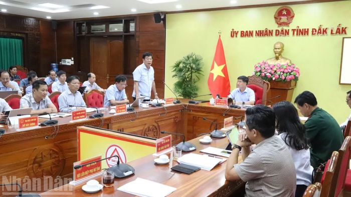 Giám đốc Sở Nông nghiệp và Môi trường tỉnh Đắk Lắk Bùi Hồng Quý trao đổi tại hội nghị. (Ảnh: CÔNG LÝ)