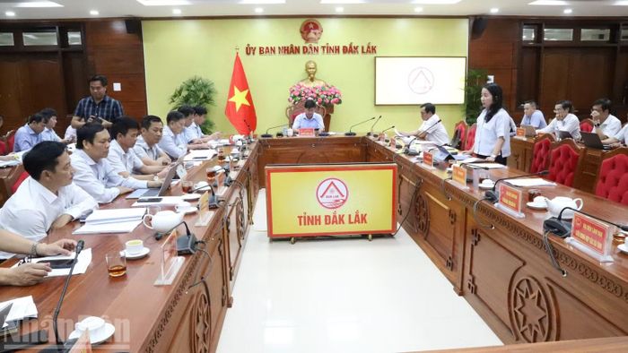 Do yêu cầu cấp bách trong công tác phòng, chống hạn hán nên Ủy ban nhân dân tỉnh Đắk Lắk tổ chức làm việc cả ngày nghỉ Chủ nhật. (Ảnh: CÔNG LÝ)
