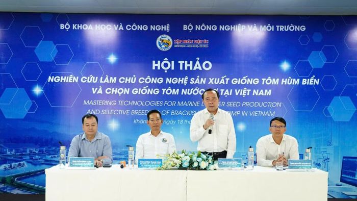 Các đại biểu tham dự Hội thảo “Nghiên cứu làm chủ công nghệ sản xuất giống tôm hùm biển và chọn giống tôm nước lợ tại Việt Nam”. (Ảnh: BỘ KHOA HỌC VÀ CÔNG NGHỆ)