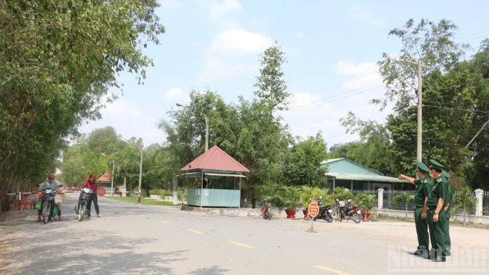 Cửa khẩu Mỹ Quý Tây, xã Mỹ Quý là nơi tiếp nhận nhiều công dân Việt Nam được các tỉnh bạn phối hợp bàn giao do vi phạm pháp luật, cư trú. (Ảnh: THANH PHONG)