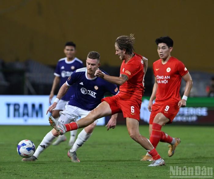 Công an Hà Nội gỡ hòa 1-1.