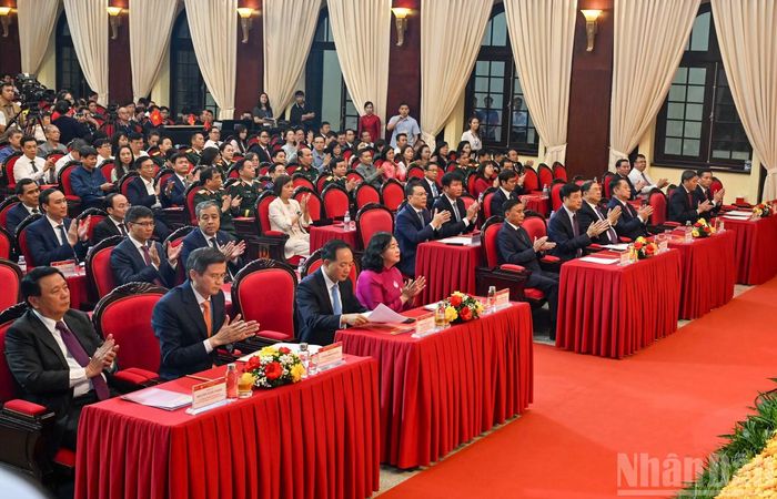 Thường trực Ban Bí thư Trần Cẩm Tú cùng các đồng chí lãnh đạo Đảng, Nhà nước và các đại biểu dự Lễ trao giải. (Ảnh: DUY LINH)