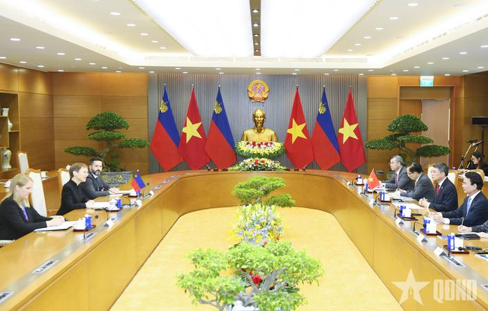  Ngay sau lễ đón, Thủ tướng Lê Minh Hưng và Thủ tướng Brigitte Haas tiến hành hội đàm. Ảnh: PHƯƠNG LINH 