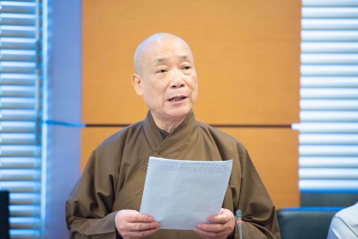  Đại biểu Hòa thượng Thích Bảo Nghiêm (đoàn đại biểu Quốc hội TP Hà Nội) phát biểu tại tổ.