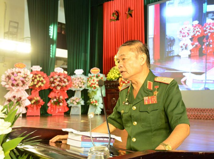 Thiếu tướng Hoàng Kiền, nguyên Tư lệnh Binh chủng Công binh phát biểu tại buổi gặp mặt.