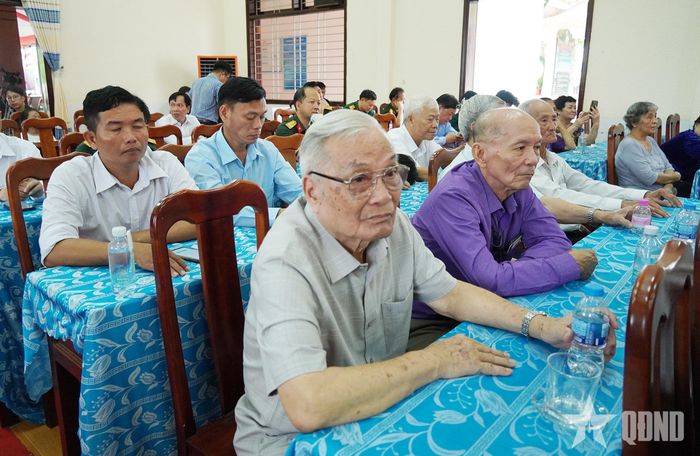 Các đại biểu tham dự họp mặt.