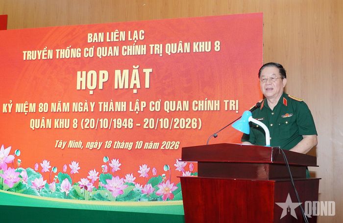 Đại tướng Nguyễn Trọng Nghĩa phát biểu tại buổi họp mặt của Ban Liên lạc truyền thống Cơ quan Chính trị Quân khu 8.
