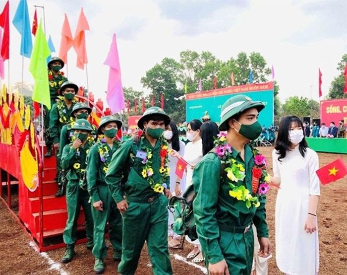 Thanh niên lên đường nhập ngũ. Ảnh minh họa: qdnd.vn