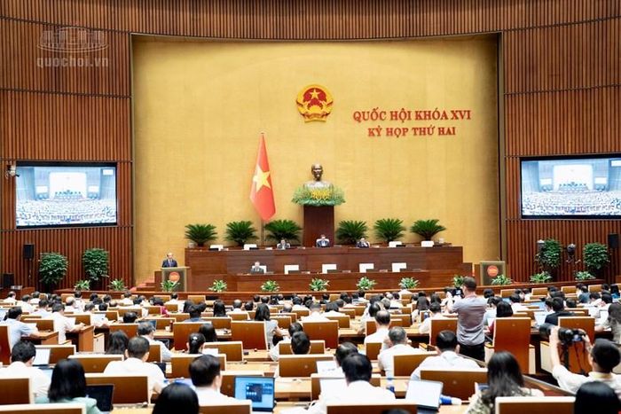  Chương trình nghị sự kỳ họp thứ 2, Quốc hội khóa XVI tại hội trường Diên Hồng, sáng 18-10. Ảnh: Quochoi.vn 