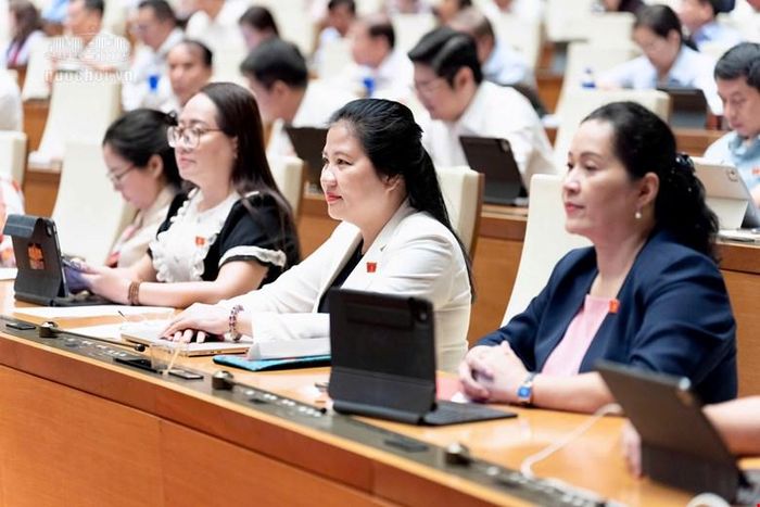  Đại biểu Quốc hội dự họp, sáng 18-10. Ảnh: Quochoi.vn 
