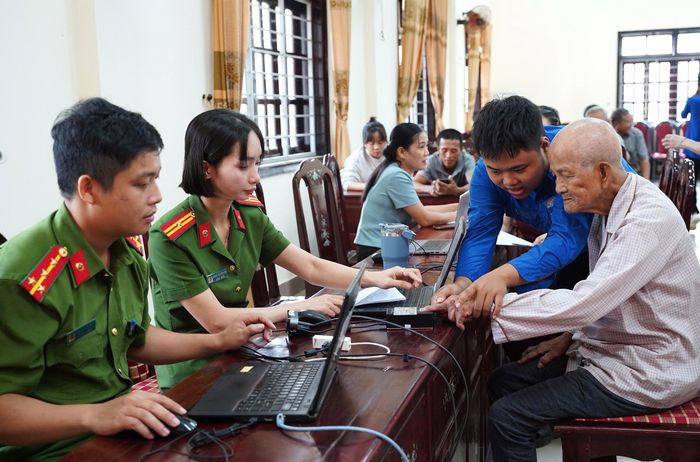  Hỗ trợ thân nhân liệt sĩ chưa xác định danh tính đến lấy mẫu ADN 