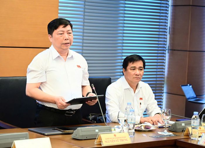  ĐB Nguyễn Vũ Trung (TPHCM) phát biểu tại phiên thảo luận tổ. Ảnh: ĐỖ TRUNG 