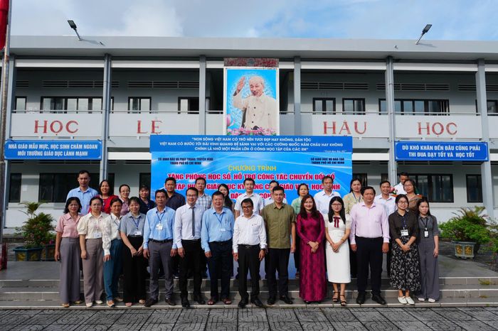  Đoàn công tác dự chương trình kỹ năng tại Trường THPT Võ Thị Sáu. 
