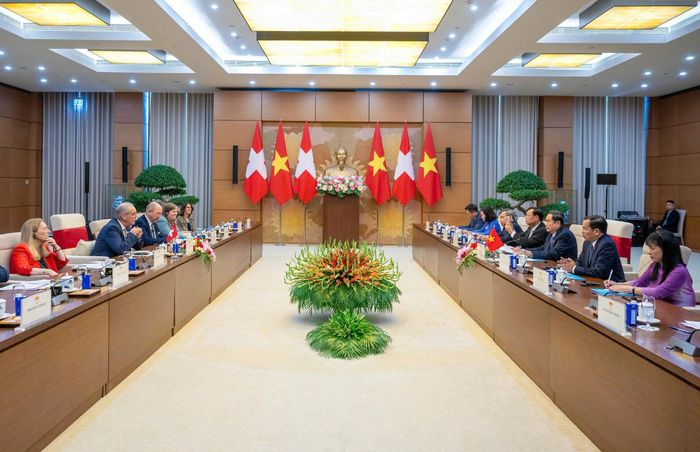 Chủ tịch Quốc hội Trần Thanh Mẫn hội kiến Tổng thống Liên bang Thụy Sĩ Guy Parmelin, ngày 18-10. Ảnh: VIẾT CHUNG
