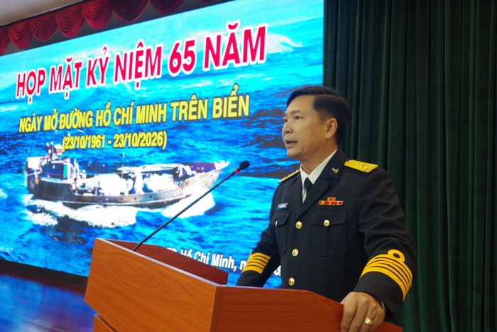 Đại tá Nguyễn Đình Lịch, Lữ đoàn trưởng Lữ đoàn 125 phát biểu tại buổi họp mặt