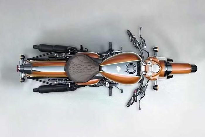 Sức mạnh của xe vẫn đến từ khối động cơ xi-lanh đôi, dung tích 647,95 cc, làm mát bằng không khí và dung dịch, trang bị phun xăng điện tử và trục cam đơn SOHC. Động cơ này sản sinh công suất tối đa khoảng 47 mã lực (34,6kW) tại 7.250 vòng/phút và mô-men xoắn cực đại 52,3Nm tại 5.650 vòng/phút, đi kèm hộp số 6 cấp và côn slipper clutch.