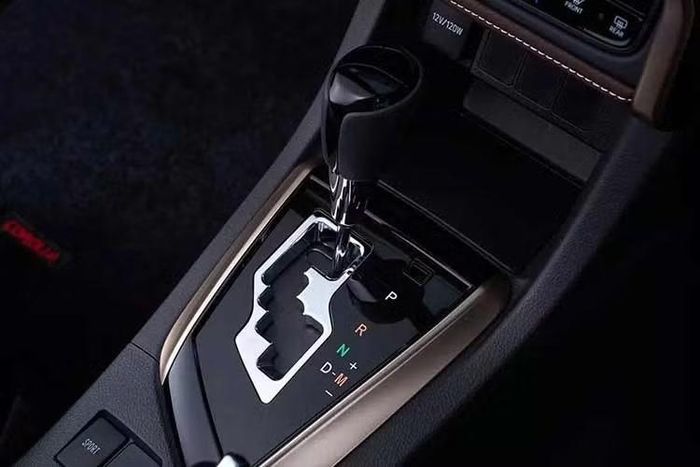 Trong khi đó, việc chuyển sang Toyota Corolla Altis thế hệ mới sẽ đòi hỏi khoản đầu tư đáng kể để nâng cấp dây chuyền sản xuất và chuỗi cung ứng trong bối cảnh nền kinh tế còn nhiều hạn chế, tỷ giá biến động và thuế nhập khẩu ở mức cao.