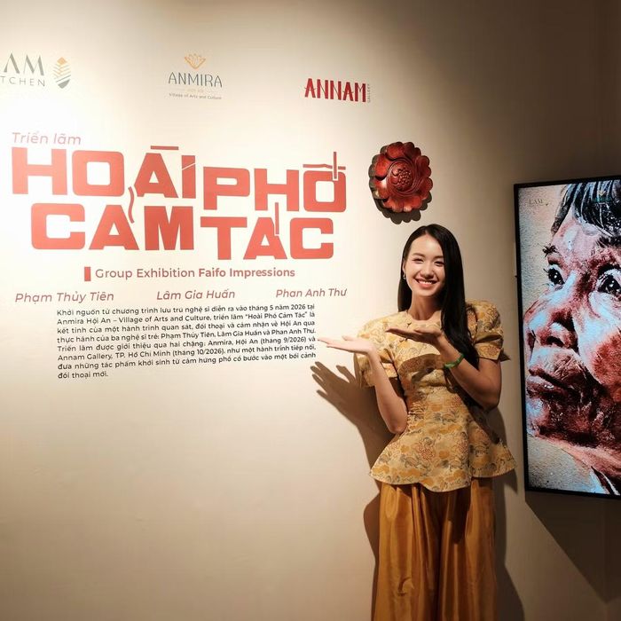 Anh Thư tốt nghiệp ngành Thiết kế nội thất, Đại học Tôn Đức Thắng. Từ năm 2022, cô dừng hoạt động người mẫu để tập trung cho hội họa, đến năm 2023 trở thành hội viên trẻ của Hội Mỹ thuật TP HCM.