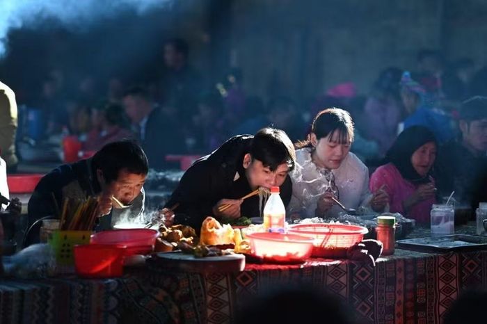 Bánh phở có hương vị riêng bởi được làm hoàn toàn thủ công từ người dân bản địa.