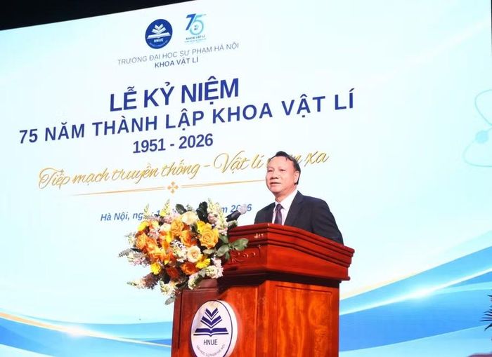 PGS.TS Nguyễn Đức Sơn - Hiệu trưởng Trường Đại học Sư phạm Hà Nội phát biểu tại buổi lễ.