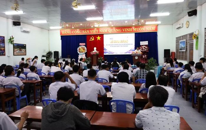 Quang cảnh lễ khai giảng tại Phân hiệu của Trung tâm GDTX Cà Mau.