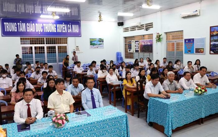 Đại biểu dự lễ.