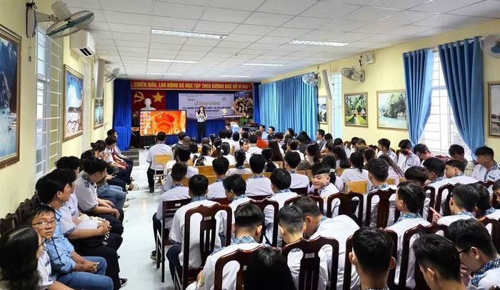 Lễ khai giảng tại cơ sở chính của Trung tâm GDTX Cà Mau tại phường Bạc Liêu.