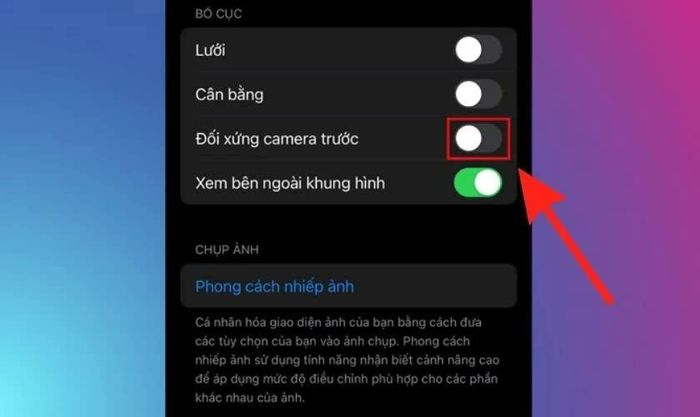 Tìm mục Đối xứng camera trước rồi gạt công tắc sang màu xanh.