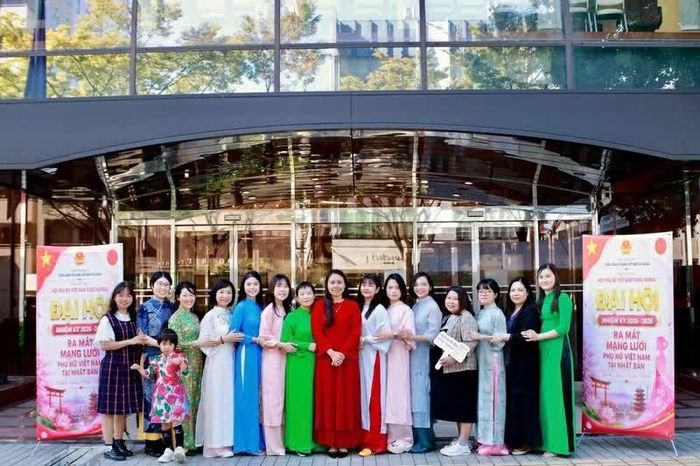 Đại hội lần thứ II Hội Phụ nữ Việt Nam vùng Kansai vì vậy không chỉ là sự kiện kiện toàn tổ chức mà còn là dấu mốc khẳng định khát vọng vươn lên của phụ nữ Việt Nam nơi đất khách. (Nguồn: TLSQ Việt Nam tại Osaka)