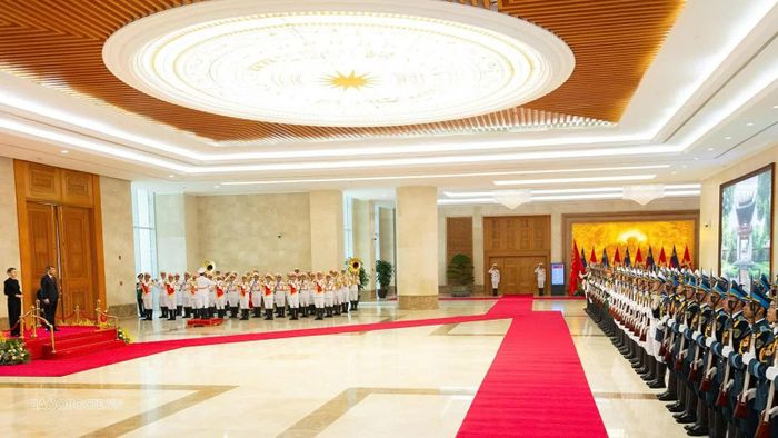 Trụ sở Chính phủ, nơi diễn ra Lễ đón chính thức Thủ tướng Liechtenstein. (Ảnh: Thành Long)