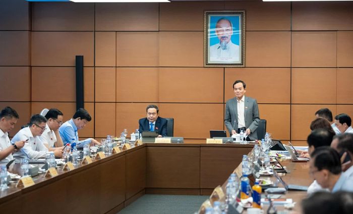 Phiên thảo luận về tình hình thực hiện Kế hoạch phát triển kinh tế - xã hội năm 2026. (Nguồn: Báo Nhân Dân)