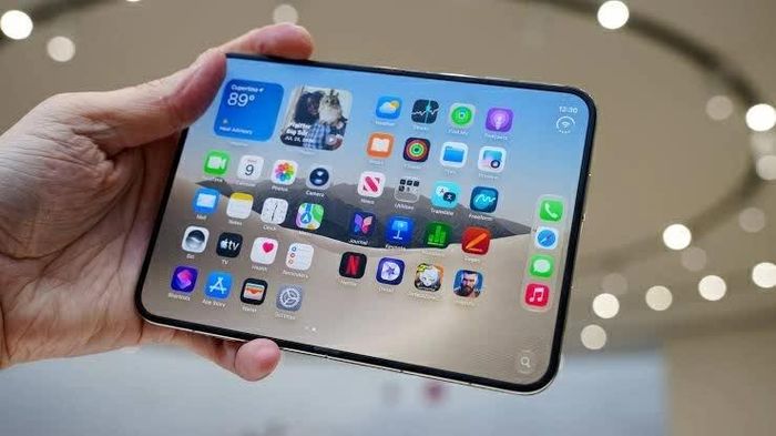 Mẫu điện thoại gập đầu tiên của Apple, iPhone Duo đang thu hút sự quan tâm đặc biệt tại thị trường Trung Quốc. (Nguồn: Techz)