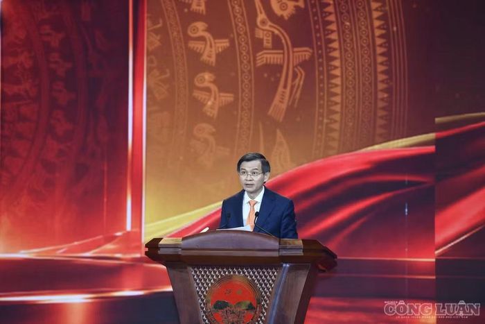 Ông Đoàn Minh Huấn, Ủy viên Bộ Chính trị, Giám đốc Học viện Chính trị quốc gia Hồ Chí Minh phát biểu tại buổi lễ.