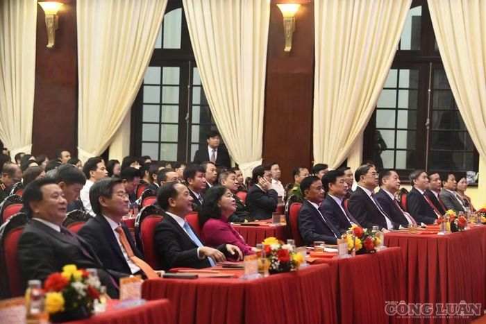 Các lãnh đạo Đảng, Nhà nước tham dự Lễ trao giải Cuộc thi chính luận về bảo vệ nền tảng tư tưởng của Đảng lần thứ 6, năm 2026.