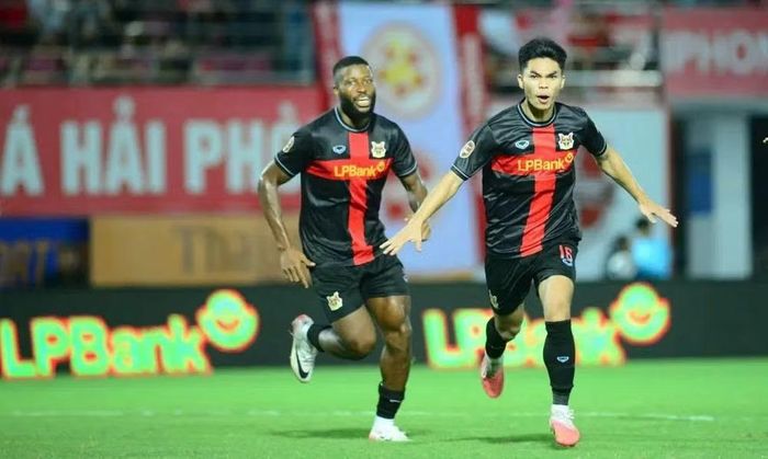  Thắng lợi trước HAGL sẽ đưa Ninh Bình vươn lên thứ nhì trên bảng xếp hạng. 
